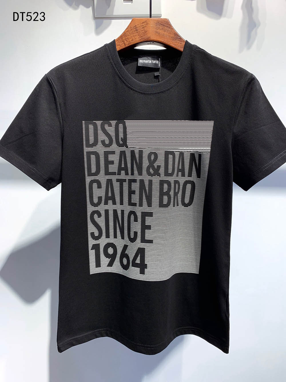 DSQ PHANTOM TURTLE 2020SS New Mens Designer T shirt Paris fashion Tshirts Summer DSQ Pattern T-shirt Male Top Quality 100% Cotton Top 6855, Black
DSQ PHANTOM TURTLE 2020SS New Mens Designer T shirt Paris fashion Tshirts Summer DSQ Pattern T-shirt Male Top Quality 100% Cotton Top 6855, Black
