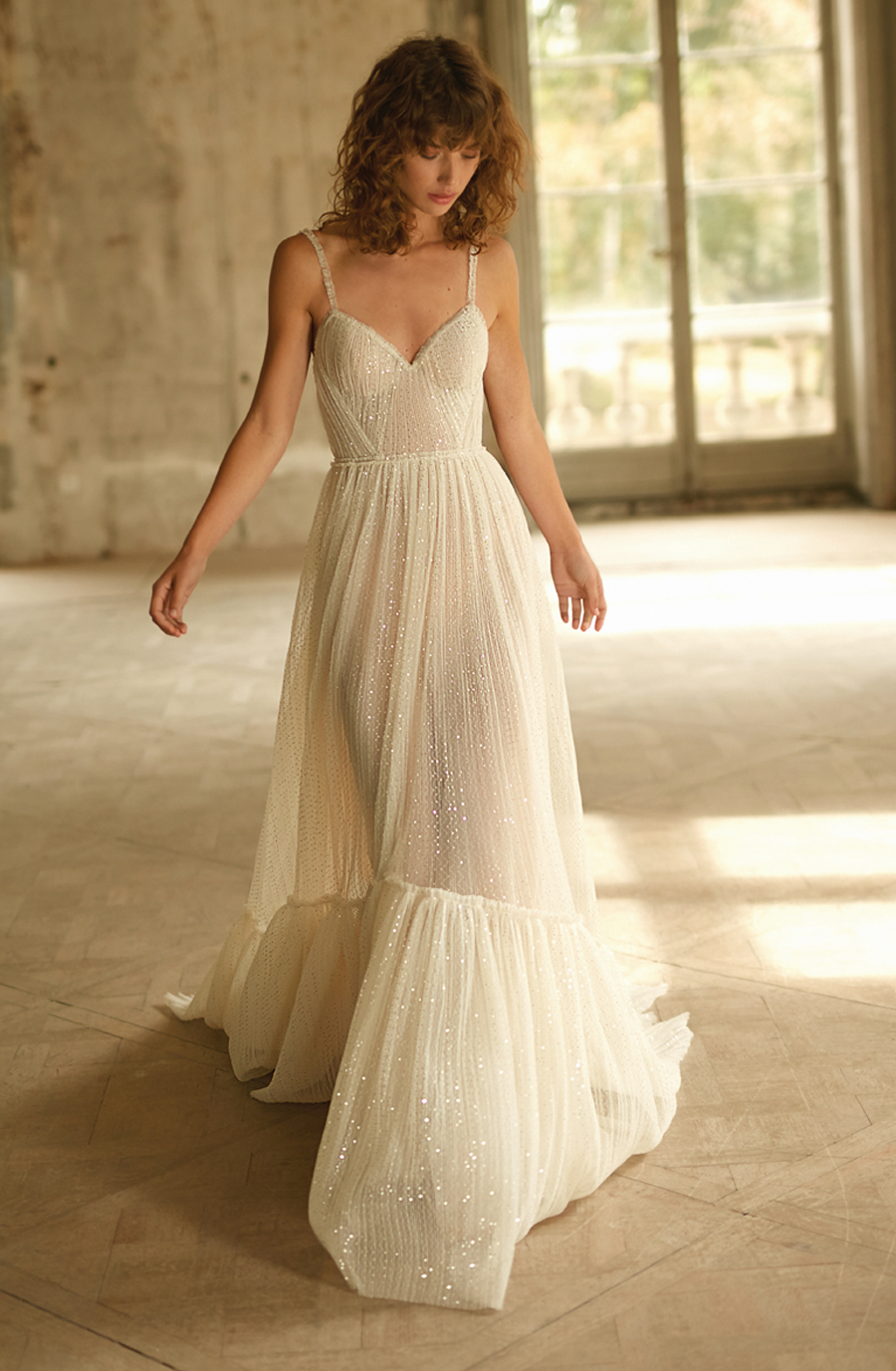 Sequined Beach Wedding Dresses 2020 Spaghetti Sparkly Sleeveless A Line Illusion Bridal Dresses Boho Wedding Gowns robes de mariée