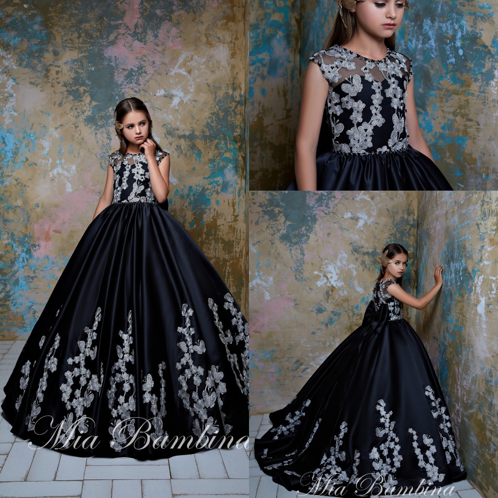 Black A Line Flower Girls Dresses Jewel Neck Sleeveless Appliques Tulle Girls Pageant Dresses Floor Length Girls Party Gowns, Royal blue
Black A Line Flower Girls Dresses Jewel Neck Sleeveless Appliques Tulle Girls Pageant Dresses Floor Length Girls Party Gowns, Royal blue