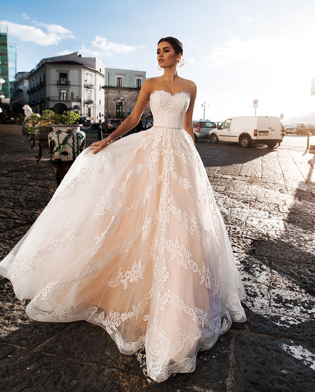 Beaded Fashion Lace Wedding Dresses Sheer Bateau Neck Covered Buttons Bridal Gowns A Line Sweep Train Tulle Robe De Marie