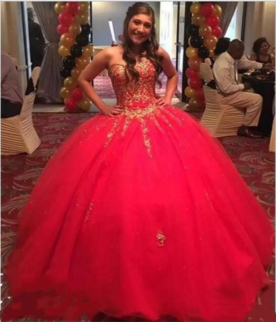 2021 Vintage Red Quinceanera Dresses Crystals Beads Sweet 16 Dress Sleeveless Ball Gown Sweetheart Gold Appliques Girl Brithday Party Formal Prom Even