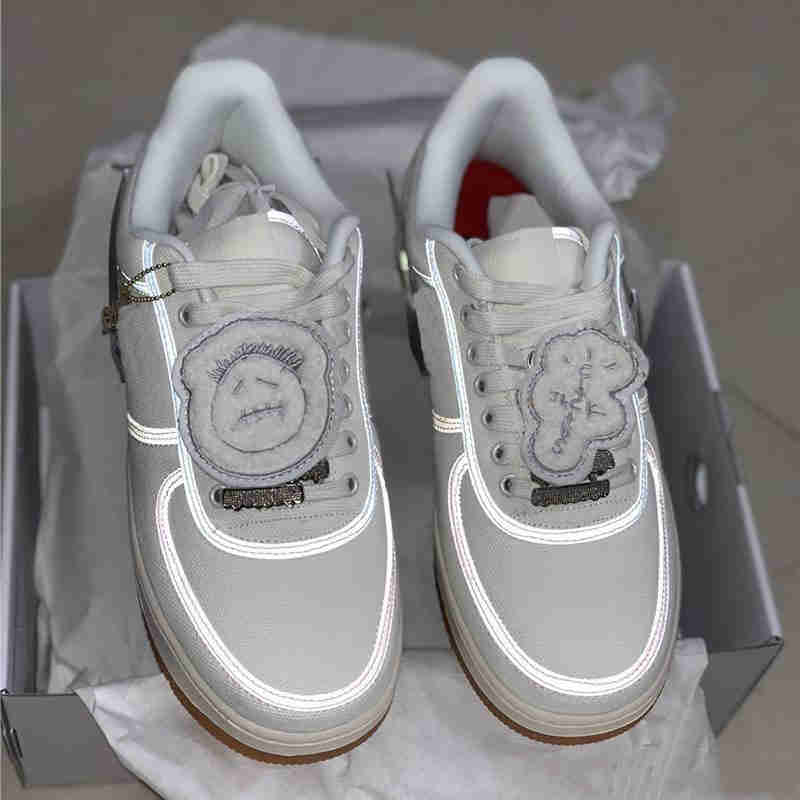 2020 High Quality x TRAVIS SCOTTs Mens Women White Skateboard Shoes 3M reflect Fashion designer shoe Casual Sneakers size 36-45
2020 High Quality x TRAVIS SCOTTs Mens Women White Skateboard Shoes 3M reflect Fashion designer shoe Casual Sneakers size 36-45