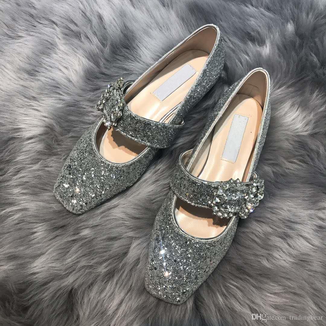 Glitter Silver Crystal Sequined Ballet Flats Women Designer Shoes Ladies Flat Size 34 To 40, Extra carton;not shoes
Glitter Silver Crystal Sequined Ballet Flats Women Designer Shoes Ladies Flat Size 34 To 40, Extra carton;not shoes