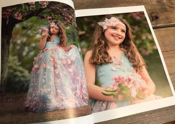 Lovely Flower Girl Dresses A Line 3D Floral Appliqued V Neck Ball Gowns Girls Pageant Dress Custom Luxury Birthday Party Gowns