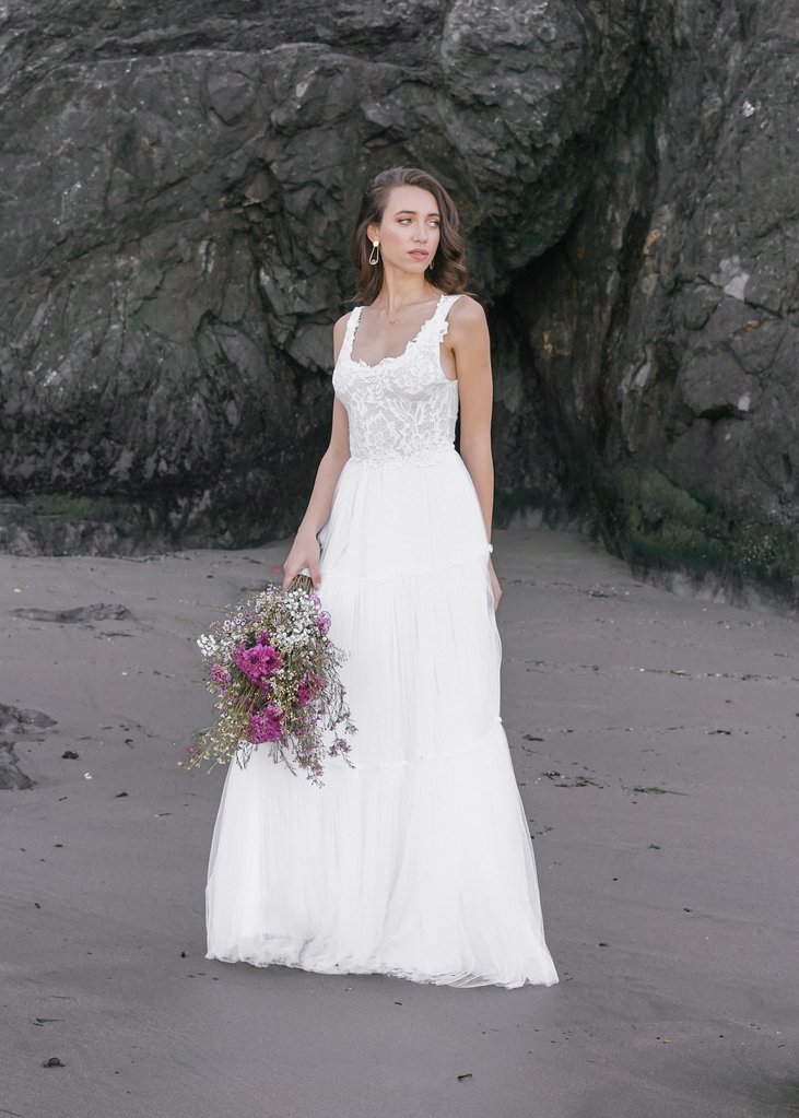 2019 Asaf Dadush Modest Wedding Dresses A Line Lace Appliqued Beach Wedding Dress Floor Length Custom Backless Bohemian Bridal Gown