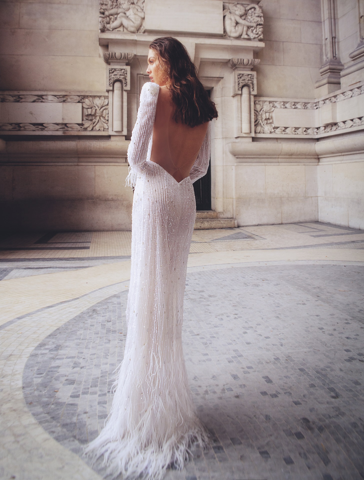 2020 Elihav Sasson Front Slit Wedding Dresses Beading Crystal Sexy Mermaid Wedding Dress V Neck Feather Beach Bridal Vestidos De Novia