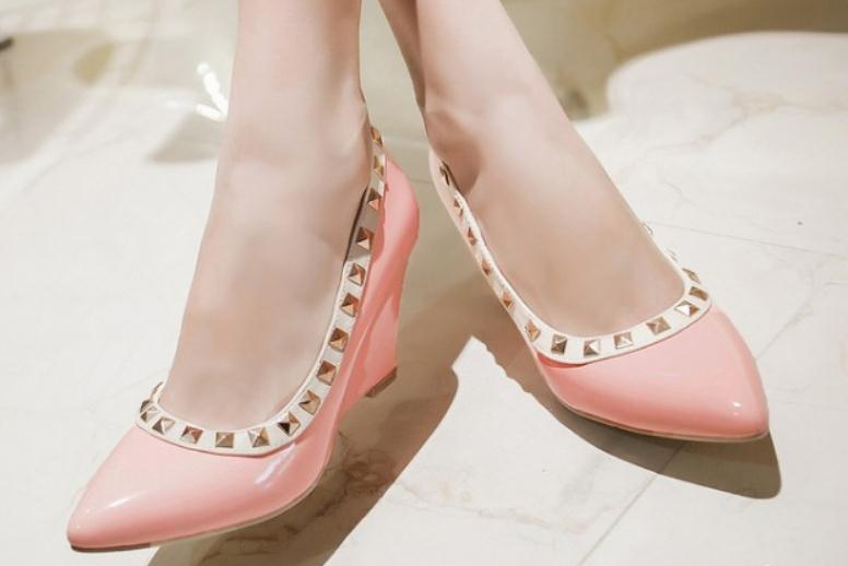 2019 Women's shoes in Spring and Autumn with New style Slope heel pointed end rivet @267, Fuchsia
2019 Women's shoes in Spring and Autumn with New style Slope heel pointed end rivet @267, Fuchsia