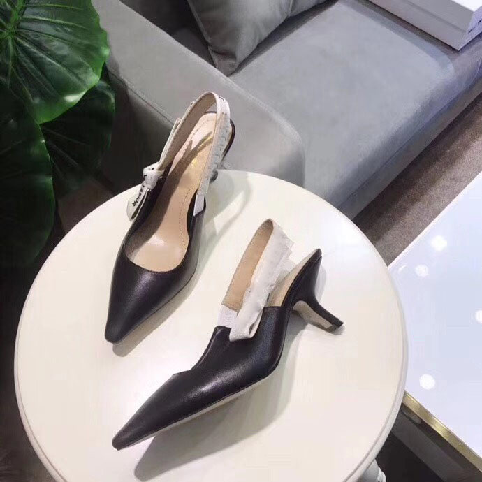 Best quality high heels Classic designer high heels, luxurious women's top leather sandals, designer pumps, designer fashion sandals withbox, 9.5cm
Best quality high heels Classic designer high heels, luxurious women's top leather sandals, designer pumps, designer fashion sandals withbox, 9.5cm