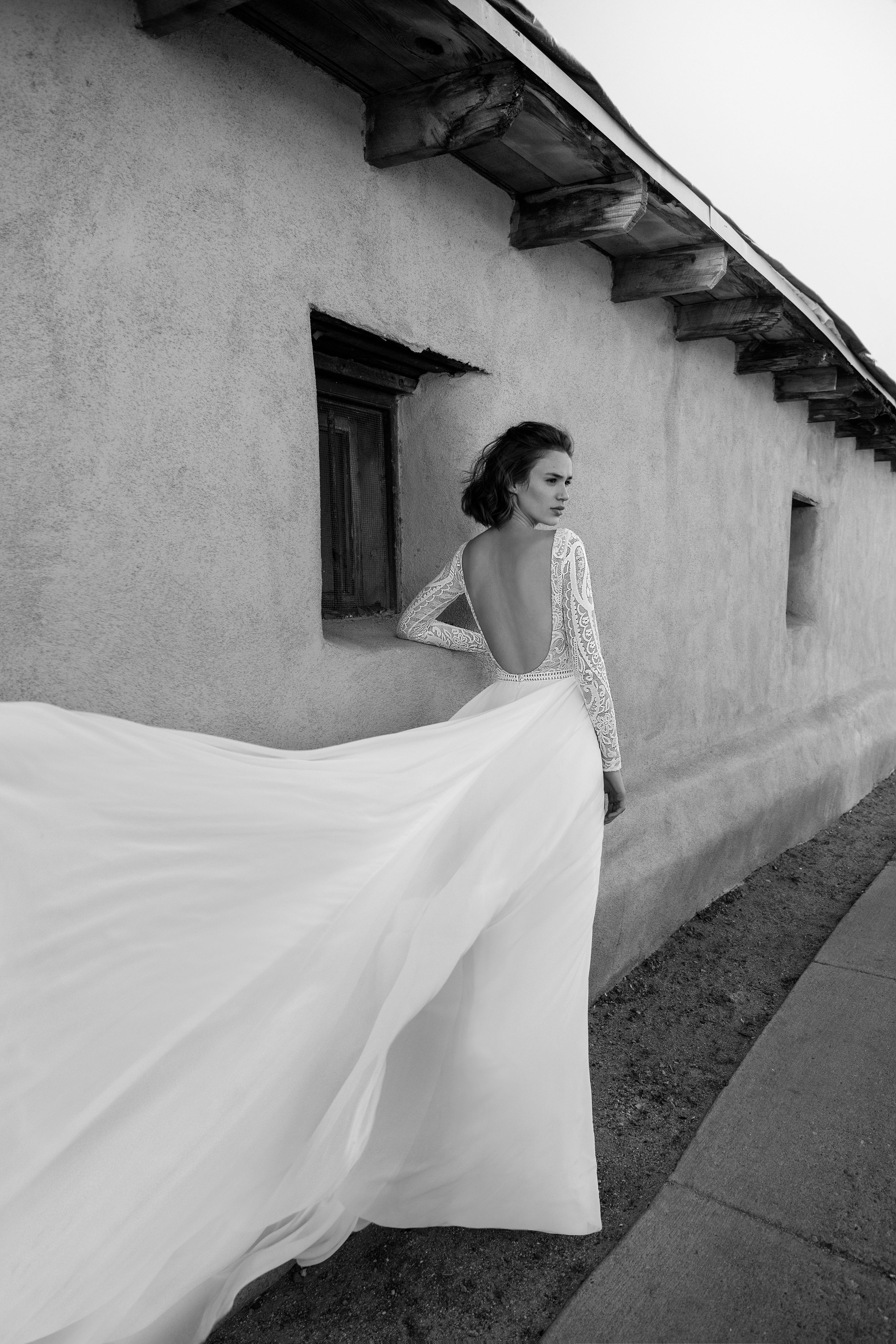 2019 Flora Boho Wedding Dresses Jewel Neck Lace Long Sleeve Backless Float Chiffon Bridal Gowns Sexy Designer Beach Wedding Dress