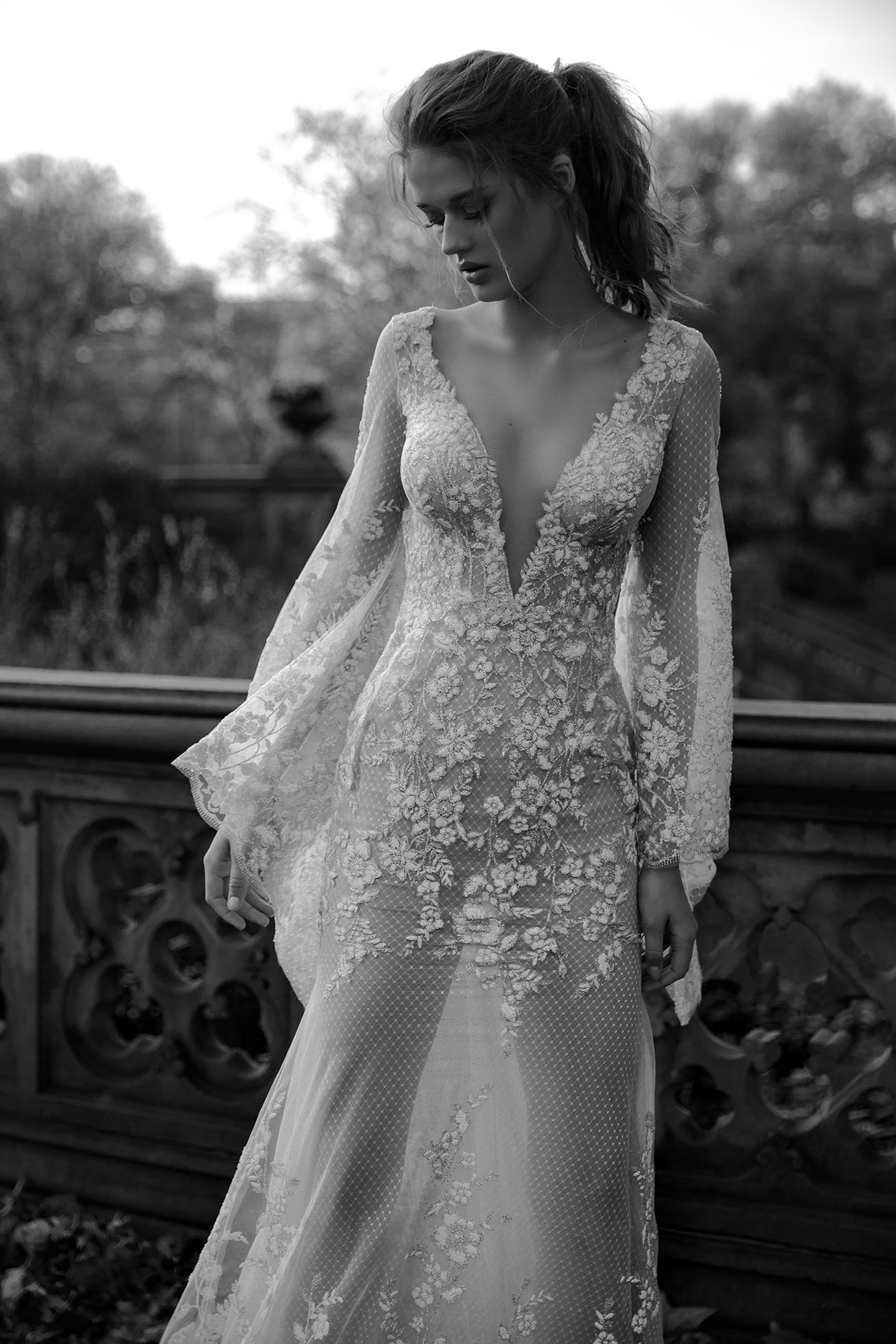 Oved Cohen 2019 Mermaid Wedding Dresses Deep V Neck Illusion Long Sleeve Lace Appliqued Hobo Wedding Dress Backless Vintage Bridal Gowns