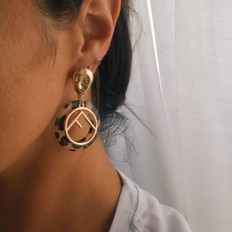 Unique Fashion F Letter Geometric Earrings For Women Statement Alloy Pearl Round Drop Earrings Gift wholesale Pendientes, Golden
Unique Fashion F Letter Geometric Earrings For Women Statement Alloy Pearl Round Drop Earrings Gift wholesale Pendientes, Golden