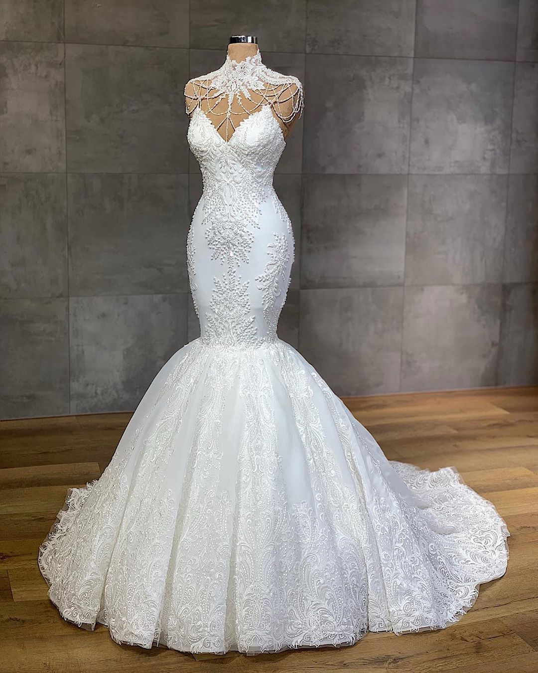 Beaded Graceful Mermaid Lace Wedding Dresses Spaghetti Straps V Neck Bridal Gowns Sweep Train Tulle Appliqued Trumpet Robe De Marie