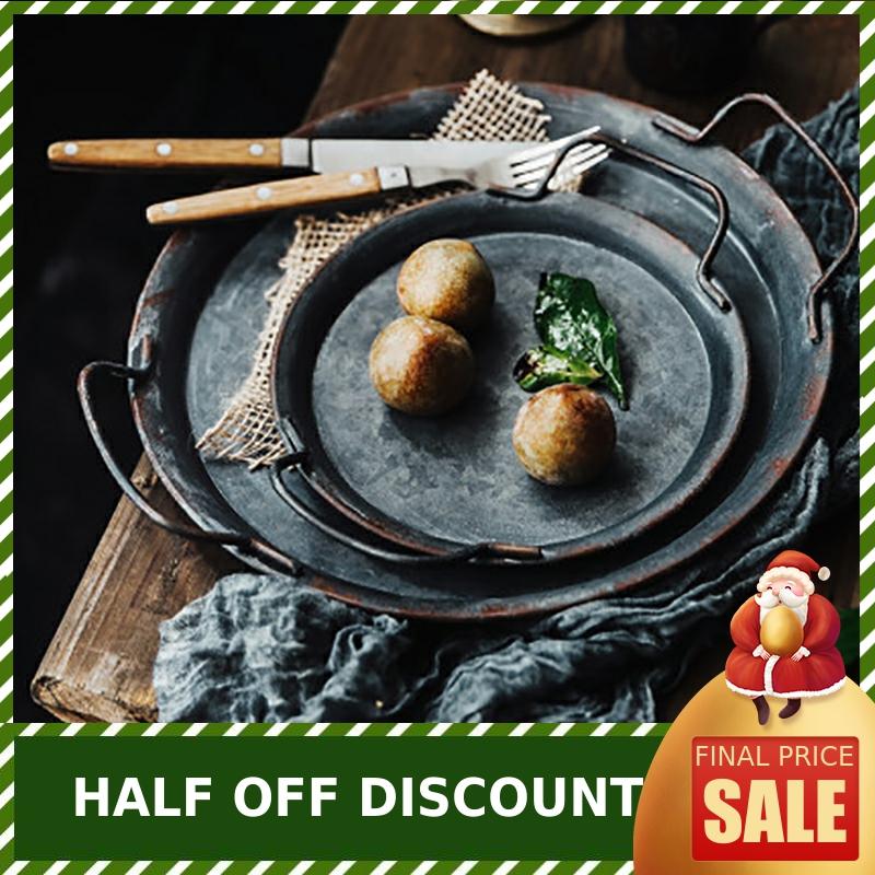 European Retro Round Iron Plate With Handles Metal Vintage French Bread Tray Retro Plate Photographing Home Decor Accessories 
European Retro Round Iron Plate With Handles Metal Vintage French Bread Tray Retro Plate Photographing Home Decor Accessories