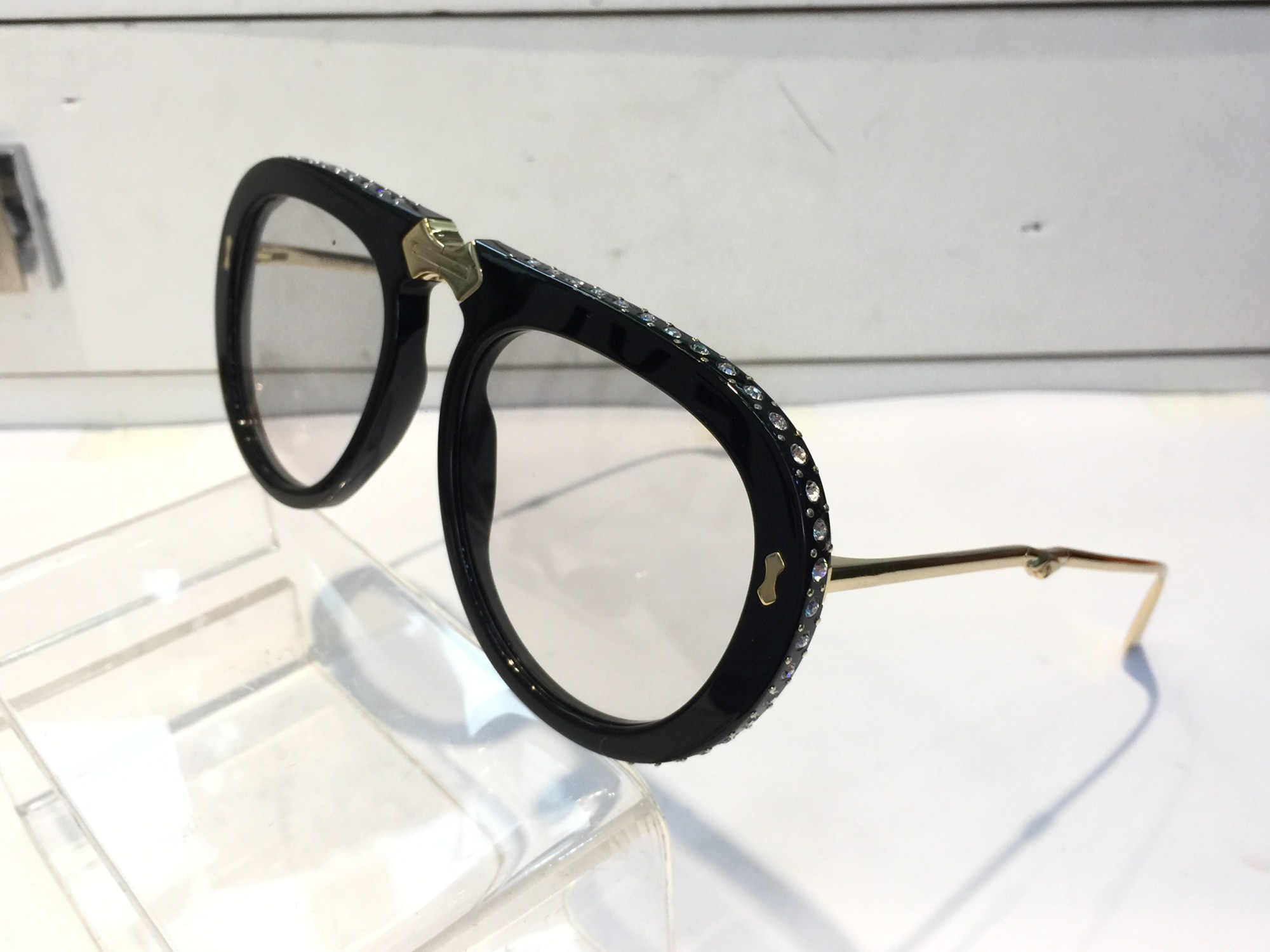 Wholesale-Luxury 0307 Designer Sunglasses For Men And Foldable Summer Style Rectangle Full Frame Top Quality UV Protection Come With Case
Wholesale-Luxury 0307 Designer Sunglasses For Men And Foldable Summer Style Rectangle Full Frame Top Quality UV Protection Come With Case