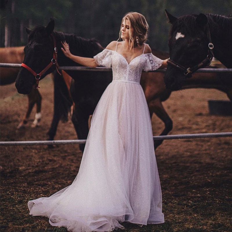 Lace Boho A Line Wedding Dress 2020 V-neck Off the shoulder Beach Shiny Tulle Sweep Train Wedding Bridal Gowns vestido de noiva, White
Lace Boho A Line Wedding Dress 2020 V-neck Off the shoulder Beach Shiny Tulle Sweep Train Wedding Bridal Gowns vestido de noiva, White