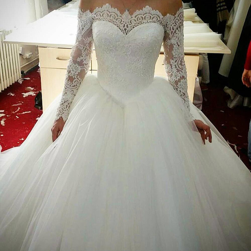Vintage Crocheted Lace Edge Royal Bridal Wedding Dresses 2019 Modest Dubai Arabic Off-shoulder Long Sleeve Princess Church Wedding Gowns