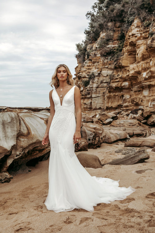 country mermaid v neck wedding dresses backless lace appliqued bridal gowns sweep train boho robe de marie