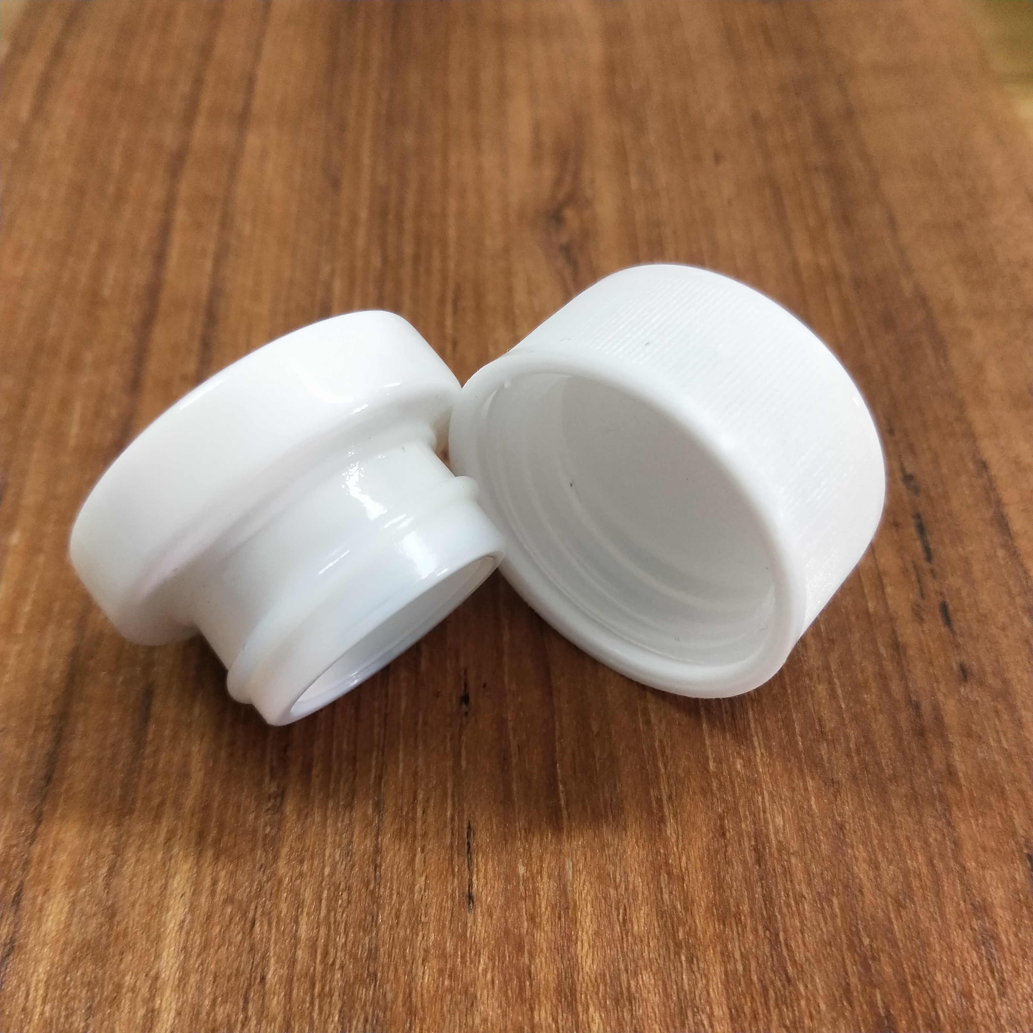 High Quality 5ml Spinning White Glass Jar Cosmetic Concentrate Containers For wax concentrate packaging Free Shipping
High Quality 5ml Spinning White Glass Jar Cosmetic Concentrate Containers For wax concentrate packaging Free Shipping