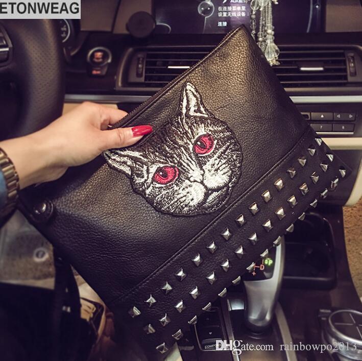 Factory wholesale man bag embroidery fashion handbag large capacity rivets shoulder bags street fashions embroiderys leather hand holding, Black(boutique box)
Factory wholesale man bag embroidery fashion handbag large capacity rivets shoulder bags street fashions embroiderys leather hand holding, Black(boutique box)