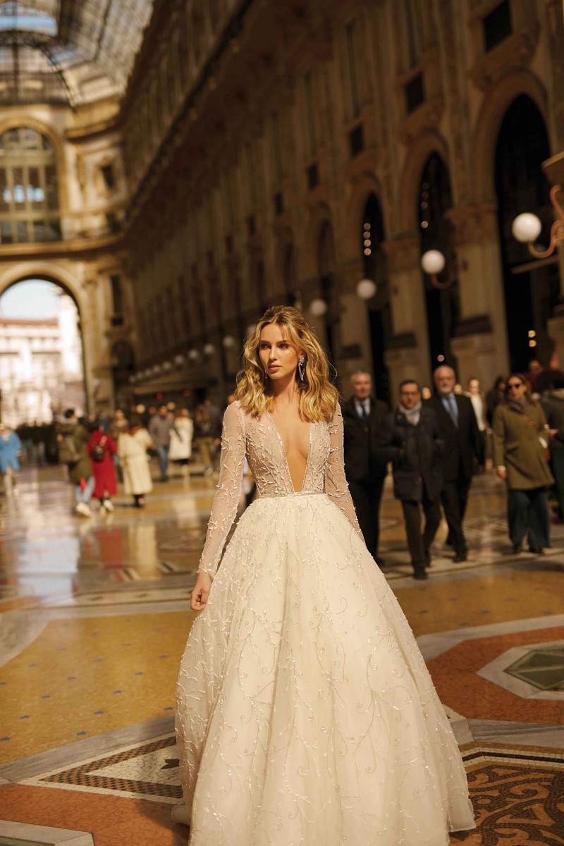 2020 Berta Elegant Bridal Gowns Deep V Neck Sexy Back Beading Appliques Lace A Line Wedding Dresses Sweep Train Bridal Dresses