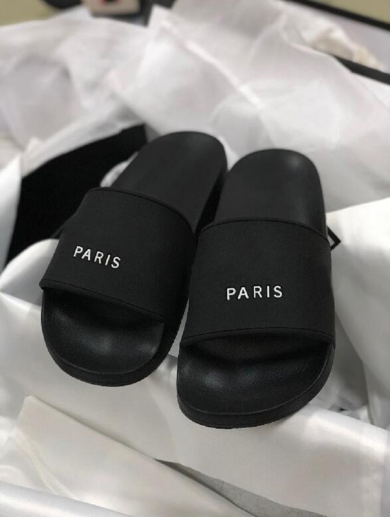 Top Quality Men Designer Slides Paris Slippers Women Sandals Flip Flops Leather Sandals Men Slides Girls Sandals With Dust Bag SZ US 11, With box +dust bag
Top Quality Men Designer Slides Paris Slippers Women Sandals Flip Flops Leather Sandals Men Slides Girls Sandals With Dust Bag SZ US 11, With box +dust bag