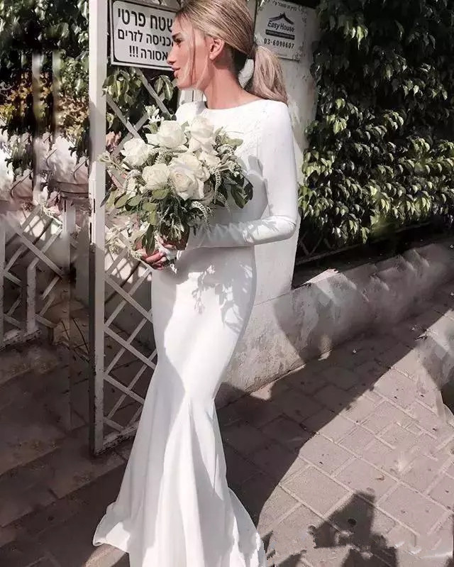2019 New Arrivals Beach Open Back Mermaid Wedding Dresses with Long Sleeves Jewel Neck Sweep Sweep Train Modern White Satin Bridal Gowns