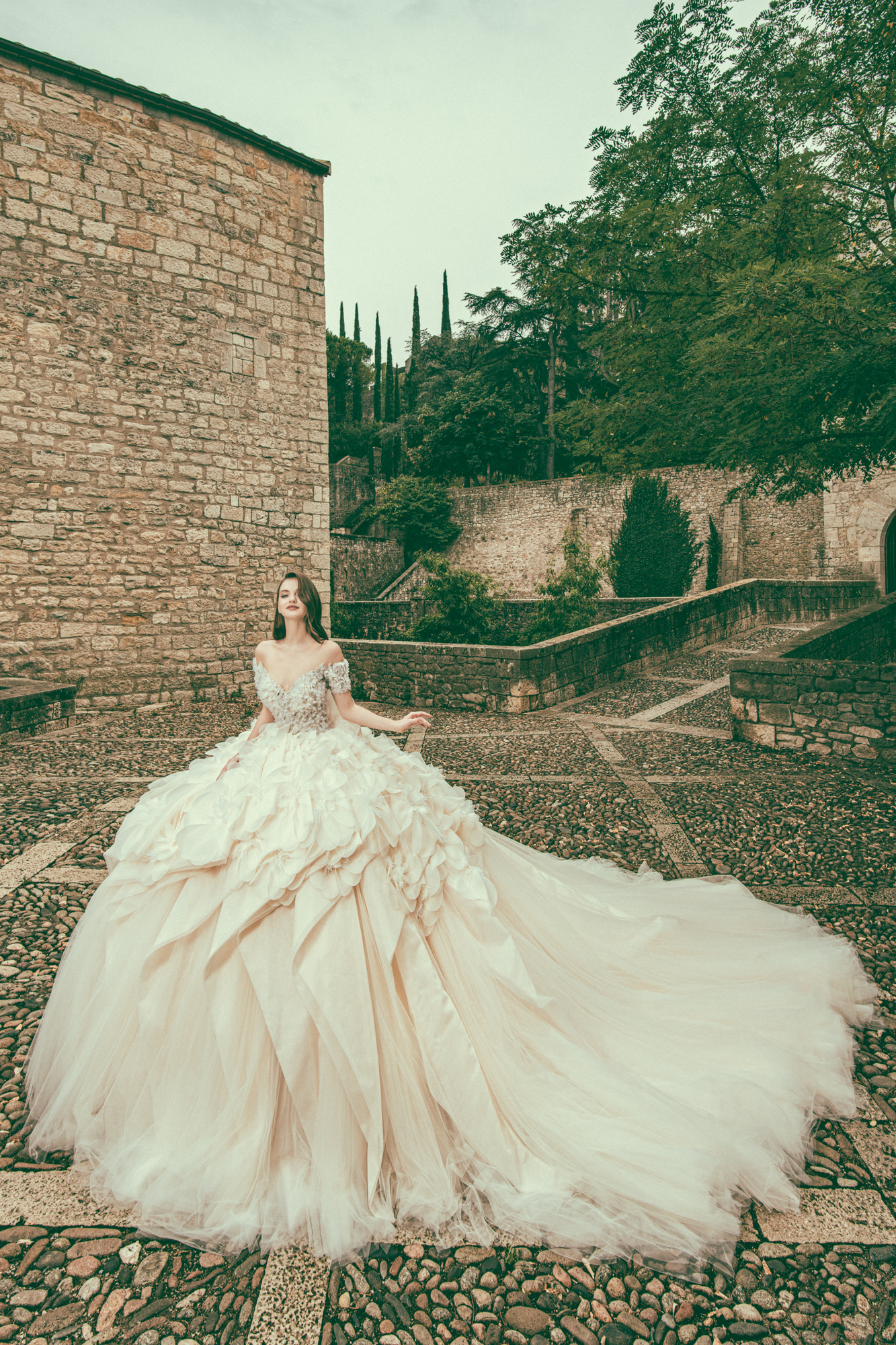 Newest Bohemian Corona Borealis Ball Gown Wedding Dresses Short Sleeve Tulle Lace Pearls Tiers Wedding Gowns Sweep Train robe de mariée