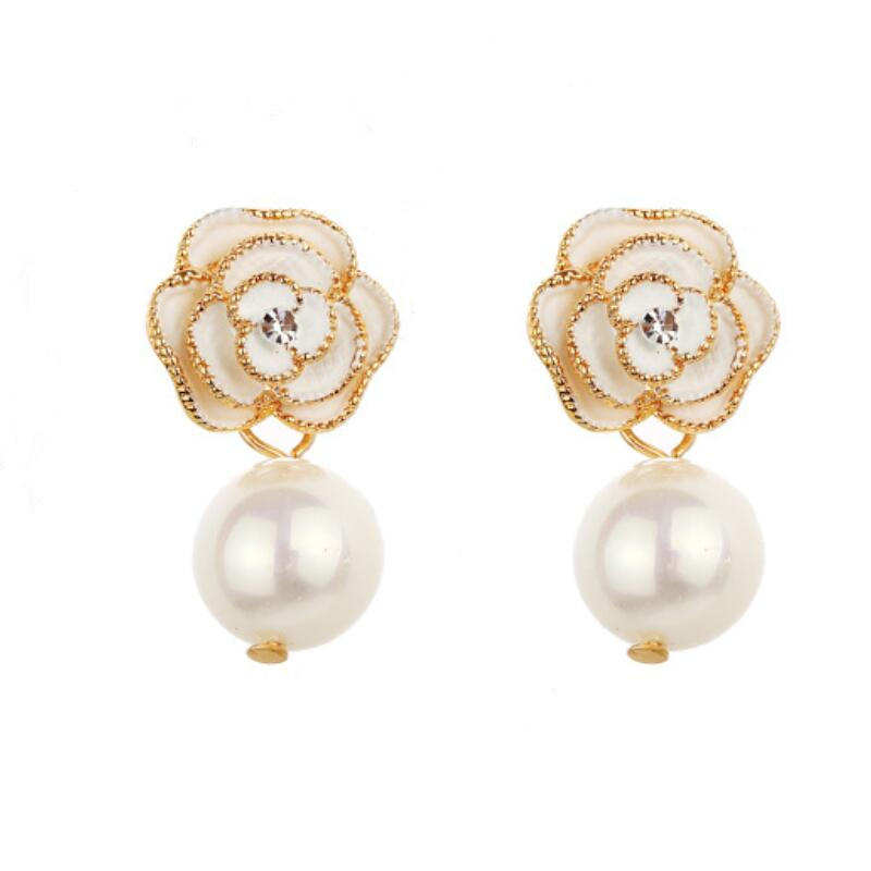 New sexy temperament female 18k gold plated luxury earrings exquisite high-end camellia pearl earrings jewelry trend fashion earrings gift, Silver
New sexy temperament female 18k gold plated luxury earrings exquisite high-end camellia pearl earrings jewelry trend fashion earrings gift, Silver