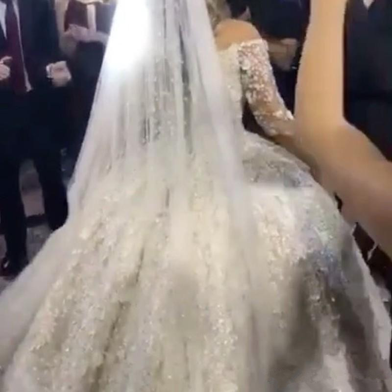 Gorgeous Arabia Princess Wedding Dress Beads 3D Petals Lace Applique Ball Gown Bridal Dress Off Shoulder Long Sleeve Plus Size Wedding Dress
