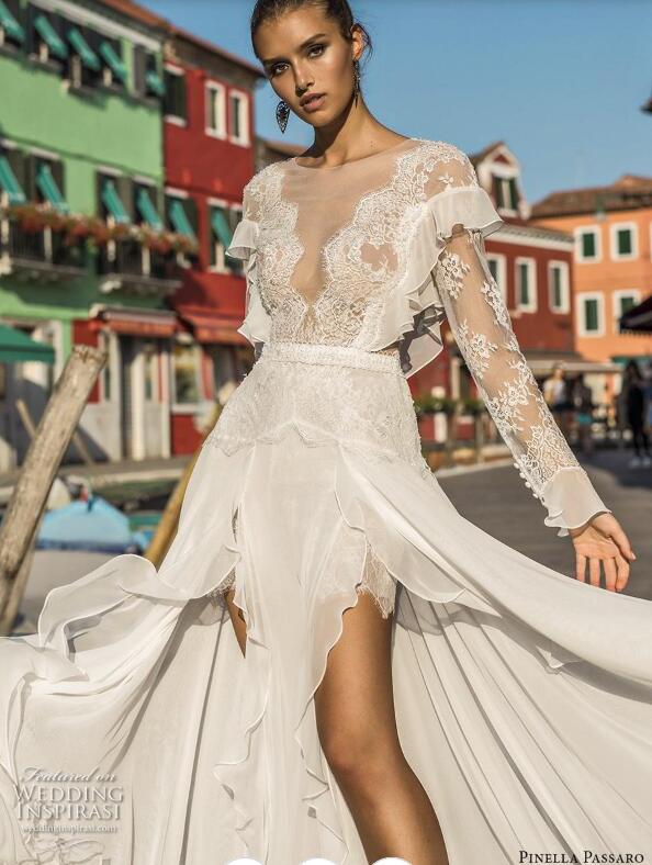 2019 Beach Wedding Dresses Lace Appliqued Jewel Neck Side Split A Line Boho Wedding Dress Sweep Train Long Sleeve Backless Vestidos De Novia