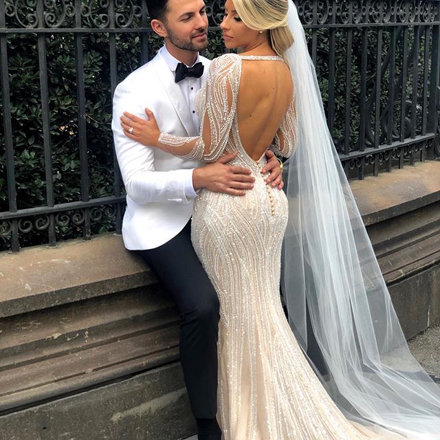 2020 Mermaid Wedding Dresses Long Sleeve Backless V Neck Wedding Dresses Sweep Train Tulle With Glittle Bridal Gowns Vestidos De Novia