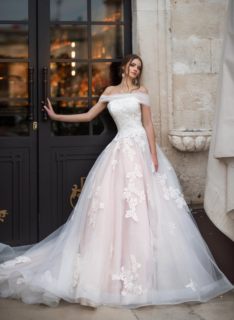 A Line Attractive Wedding Dresses Off The Shoulder Appliqued Bridal Gowns Tulle Sweep Train Lace Up Back Robe De Marie ppliqued