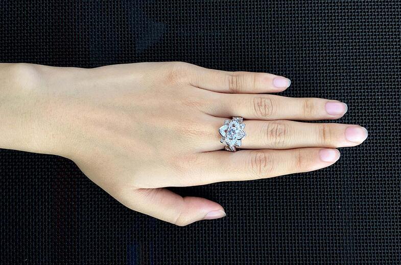 2020 New Arrival Sparkling Vintage Fashion Jewelry 925 Sterling Silver Round Cut White Topaz CZ Diamond Gemstones Women Wedding Flower Ring