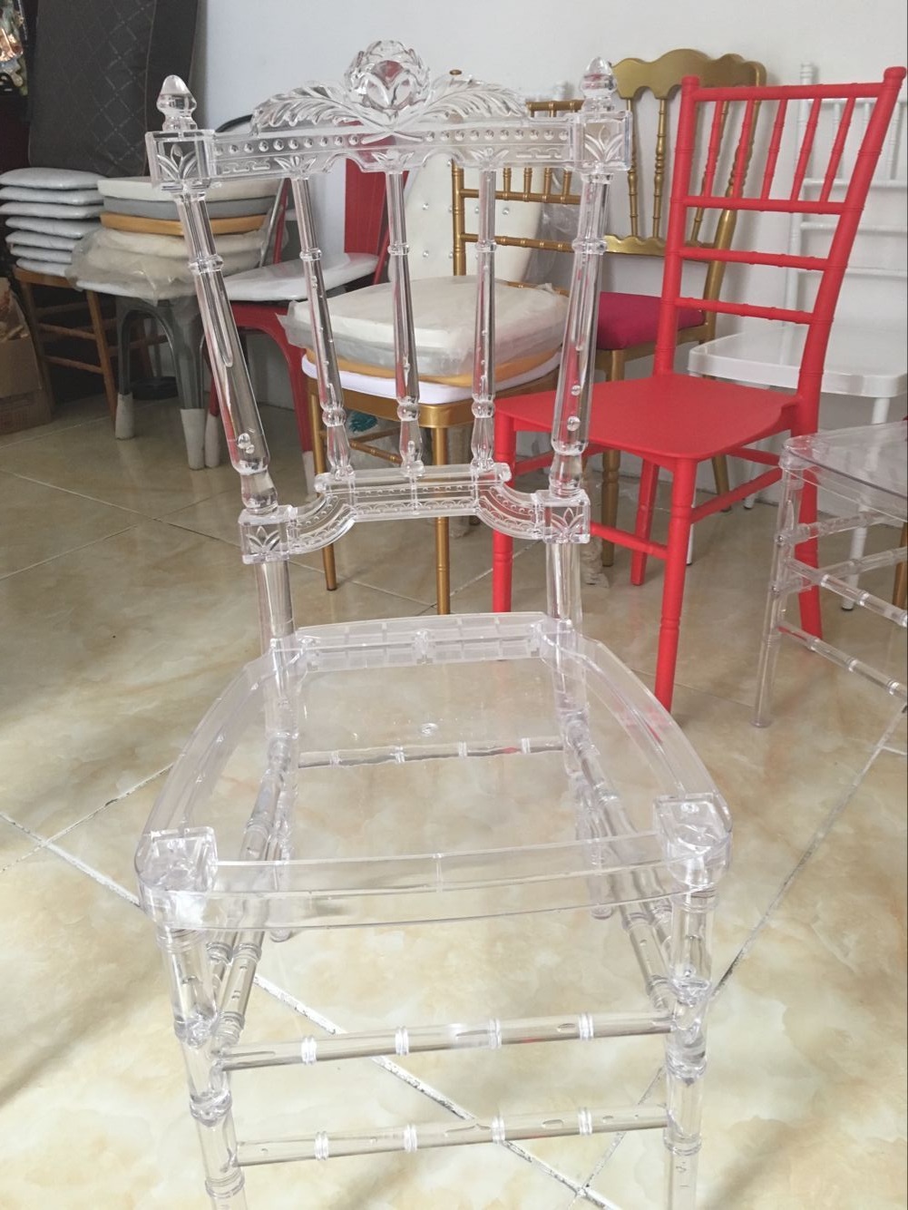 Acrylic Crystal Chair wedding chair Delicate Chair for Event Grand props Outdoor Wedding Moment Party Gathering in Hotel House or Church