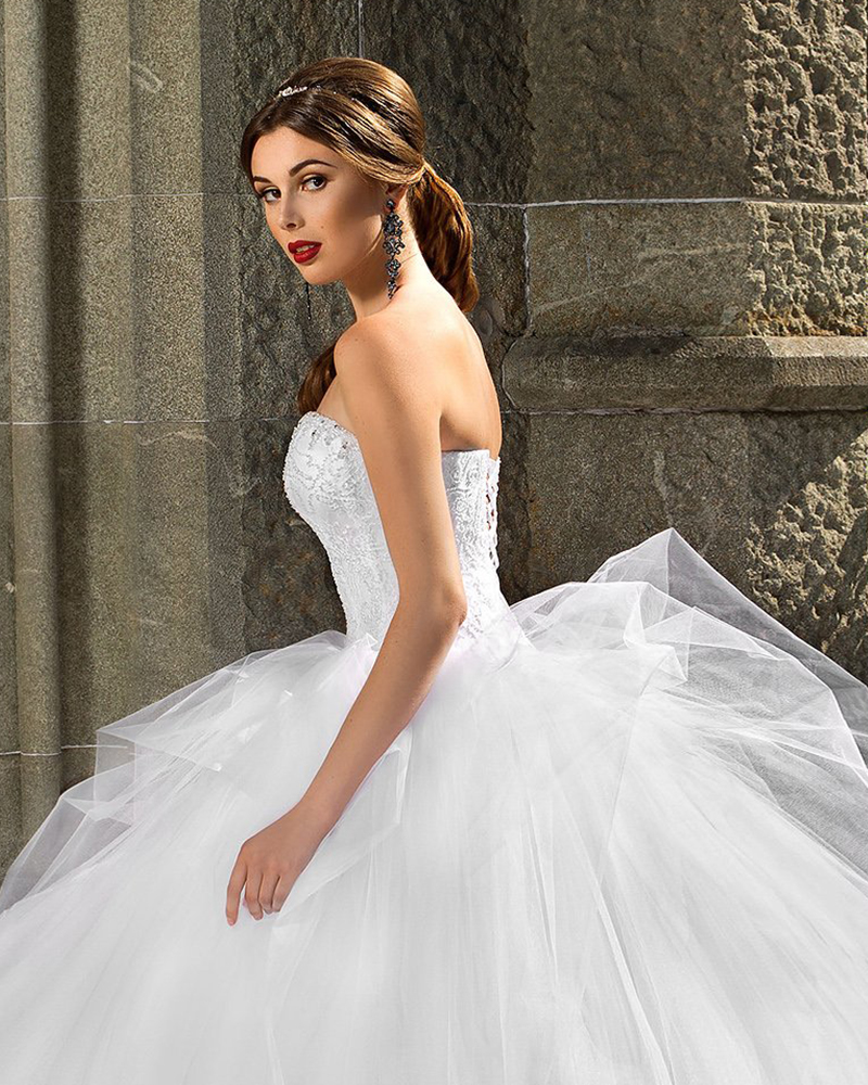 Gorgeous Ball Gown Wedding Dress With A Big Petticoat 2024 Vestido De Noiva Princesa Beading Crystal Neck Lace Up White Bridal Gowns