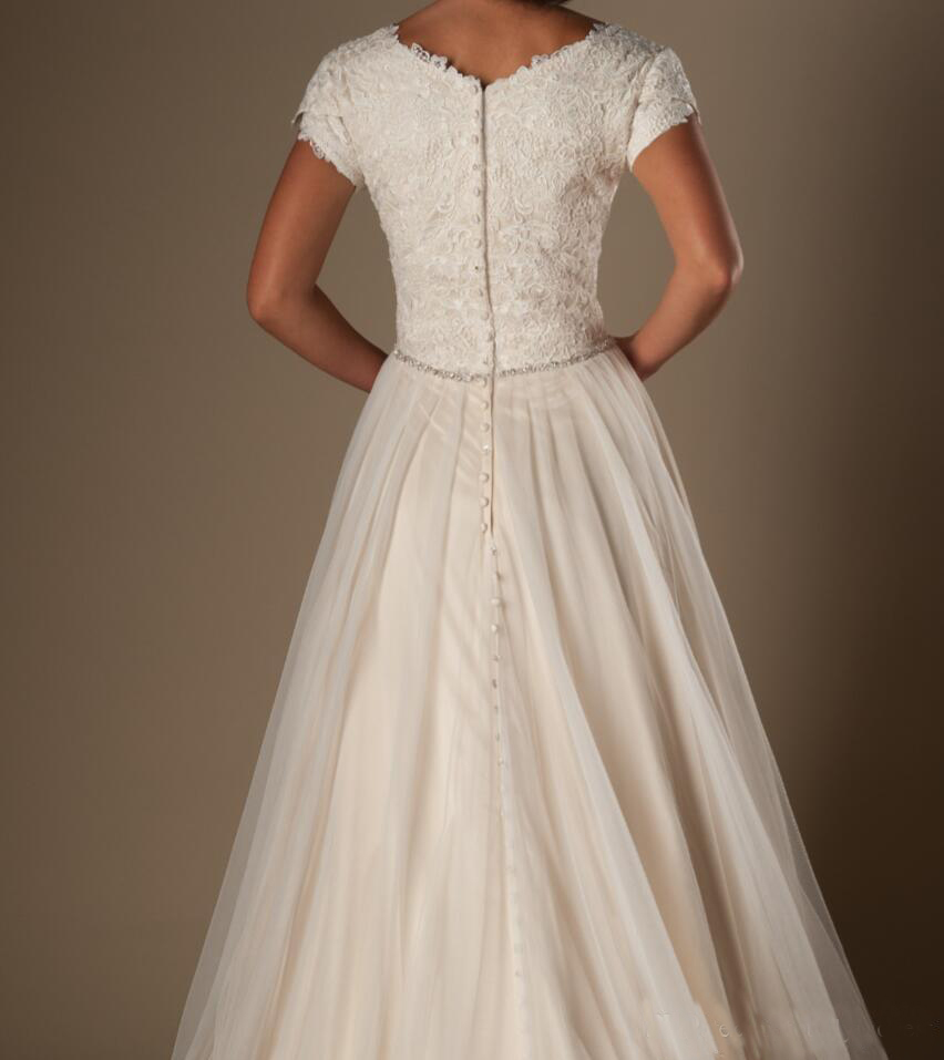 Modest Champagne Short Sleeves Wedding Dresses Cap Sleeves V Neck Buttons Lace Tulle Bridal Gowns A-line Inexpensive Wedding Gowns