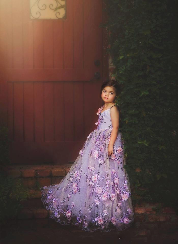 Little Flower Girl Dresses for Wedding 3D Floral Appliques Girl Pageant Dresses Sleeveless V Neck Spaghetti Strap Tulle Party Gowns