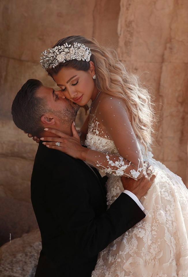 2020 Arabic Long Sleeve Wedding Dresses Sheer Jewel Neck A Line Appliqued Bead Vintage Wedding Dress Sweep Train Plus Size Vestidos De Novia