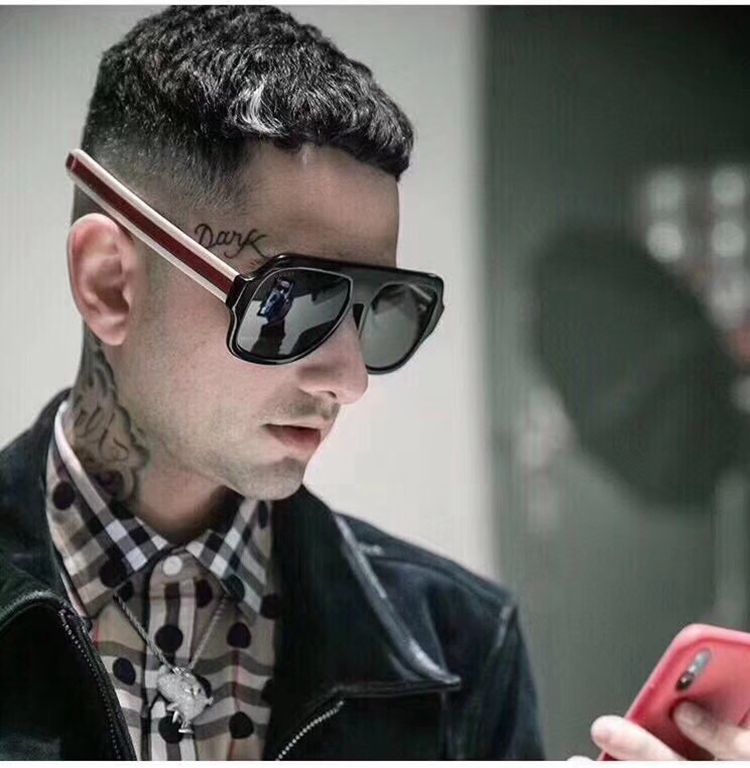 2019 New Fashion Luxury men and woman Brand Designer Sunglasses Oversized Square Luxury Sunglasses Gradient Lens Vintage 100%UV with box
2019 New Fashion Luxury men and woman Brand Designer Sunglasses Oversized Square Luxury Sunglasses Gradient Lens Vintage 100%UV with box