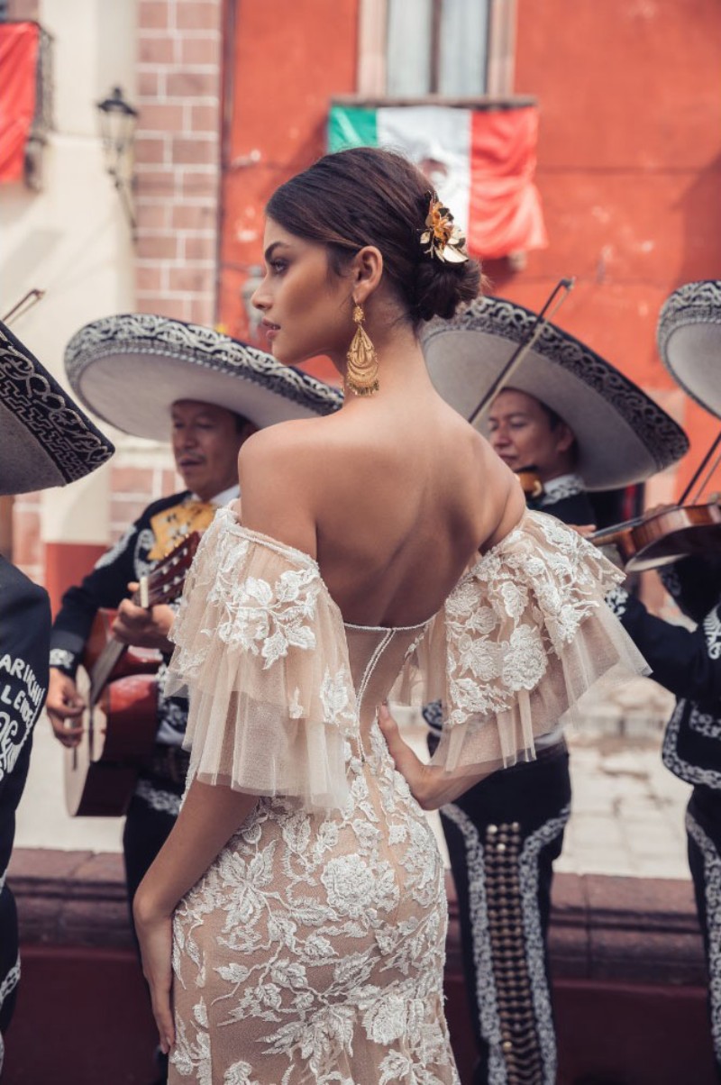 Julie Vino Mermaid Champagne Wedding Dresses Off The Shoulder Lace Bridal Gowns Vintage Beach Sweep Train Wedding Dress