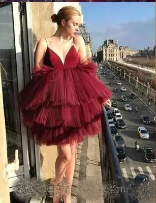 Dark Red Short Prom Dresses Spaghetti Straps Puffy Tulle Ball Gown Girls Cocktail Dress Tiered Skirts Cheap Evening Dresses robes de soirée