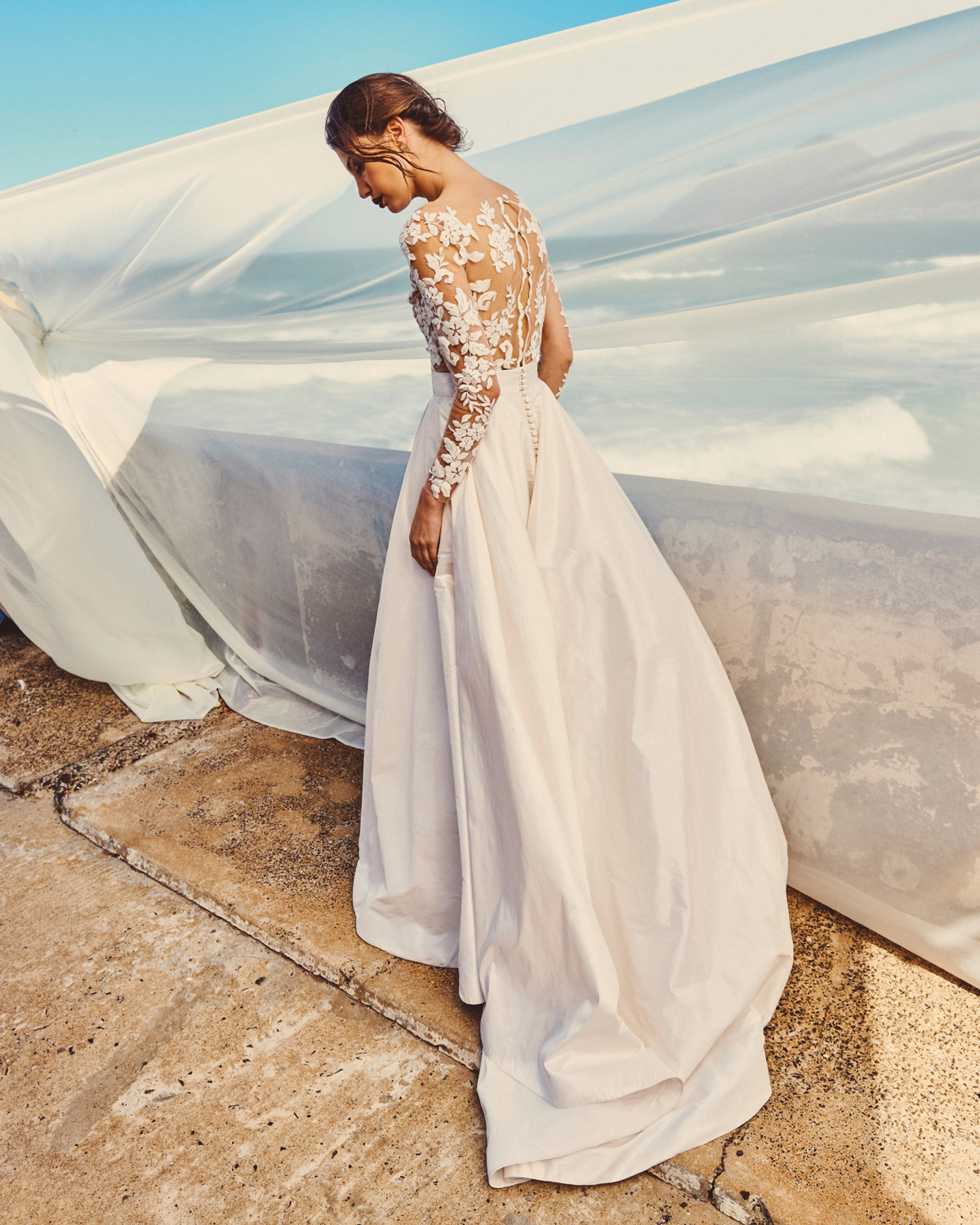 Elbeth Gillis 2019 Beach Wedding Dresses Jewel Neck A Line Lace Bodice Appliqued Bohemian Wedding Dress Satin Plus Size Robe De Mariée Gowns