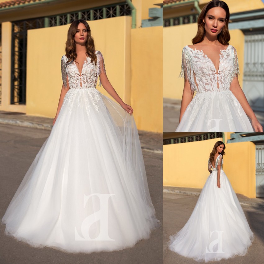 Lace Backless Stunning Beach Wedding Dresses Sheer Plunging Neck Tassels Bridal Gowns Tulle Sweep Train Beaded Robe De Marie