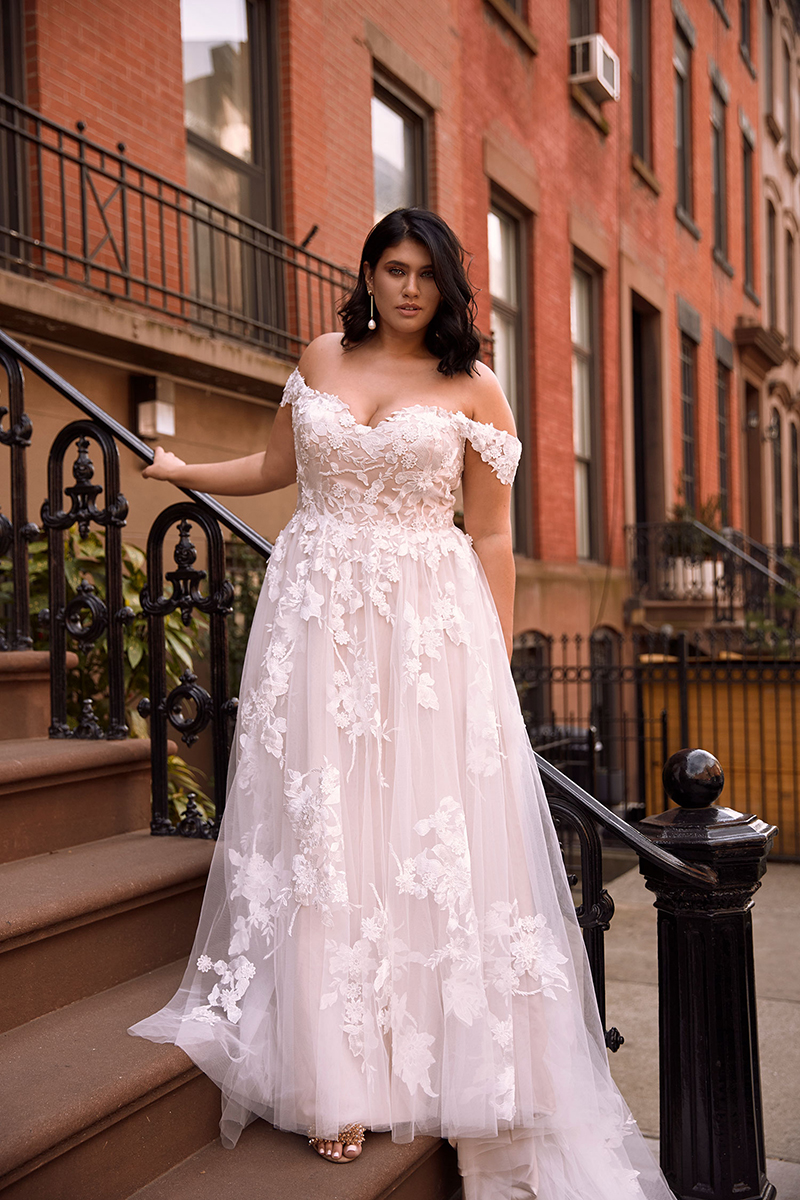 Plus Stunning Size Lace Wedding Dresses Off The Shoulder Appliqued Bridal Gowns A E Sweep Train Tulle Robe De Mari E
