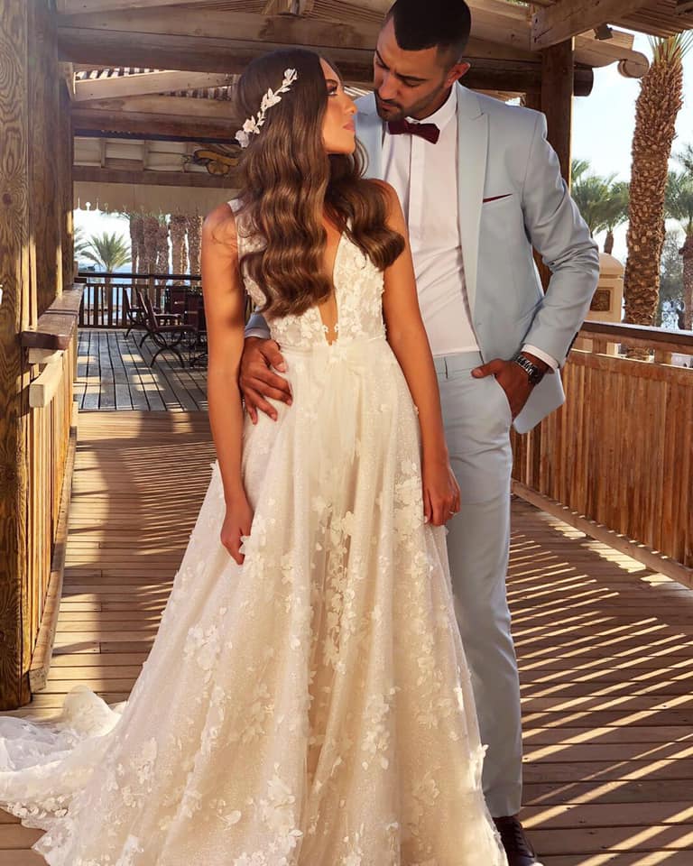Princess Boho A Line Wedding Dresses Plunging V Neck Lace Bridal Gowns With 3D Appliques Plus Size Beach Wedding Dress Custom
