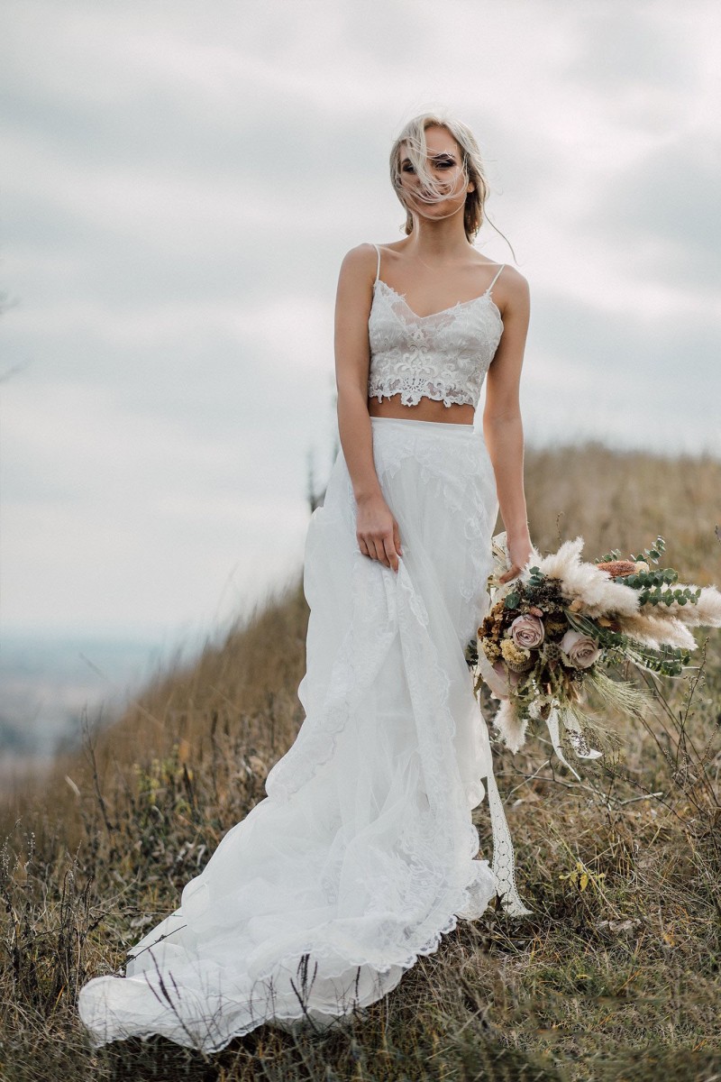 Two Chic Pieces Lace Wedding Dresses Spaghetti Straps V Neck Bridal Gowns A E Tulle Sweep Train Appliqued Vestido De Novia