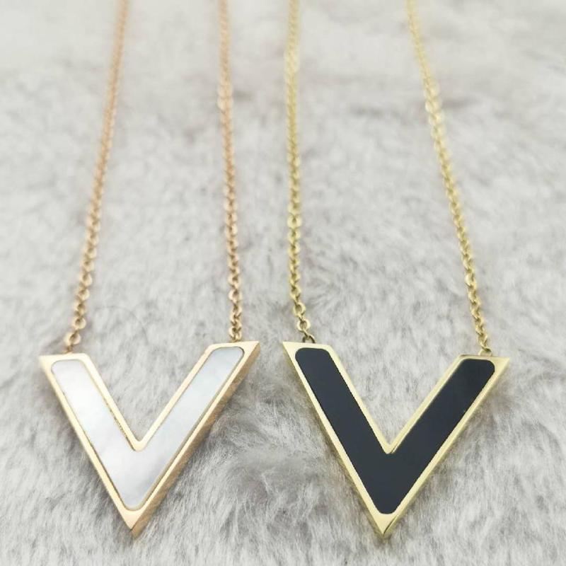 Chains Double Sided Black And White Shell V Word BranEuropean American Classic Brands Women Fashion Necklace Stainless Steel
Chains Double Sided Black And White Shell V Word BranEuropean American Classic Brands Women Fashion Necklace Stainless Steel