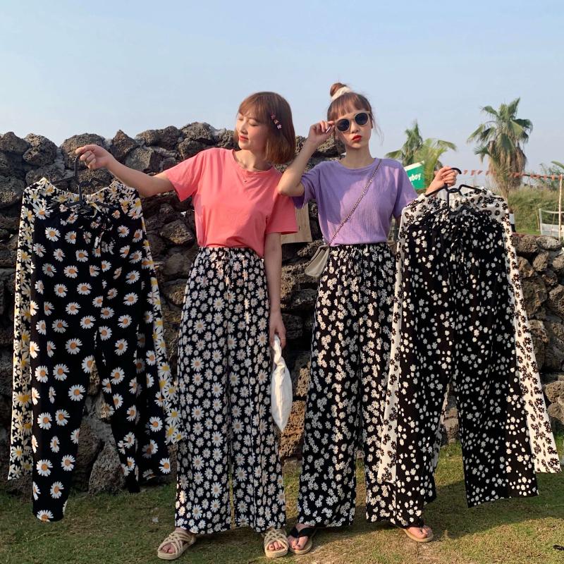 Women 2020 Summer Retro Floral Print Casual Pants Female Elastic High Waist Wide Leg Trousers Pantalones Mujer Cintura Alta L182, Ablack small daisies
Women 2020 Summer Retro Floral Print Casual Pants Female Elastic High Waist Wide Leg Trousers Pantalones Mujer Cintura Alta L182, Ablack small daisies