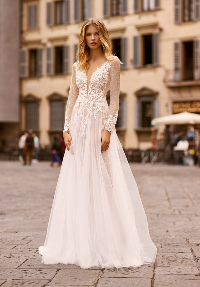 2020 A Line Wedding Dresses Appliques Tulle Wedding Gowns Long Sleeves V Neck Backless Sweep Train Vestidos De Novia