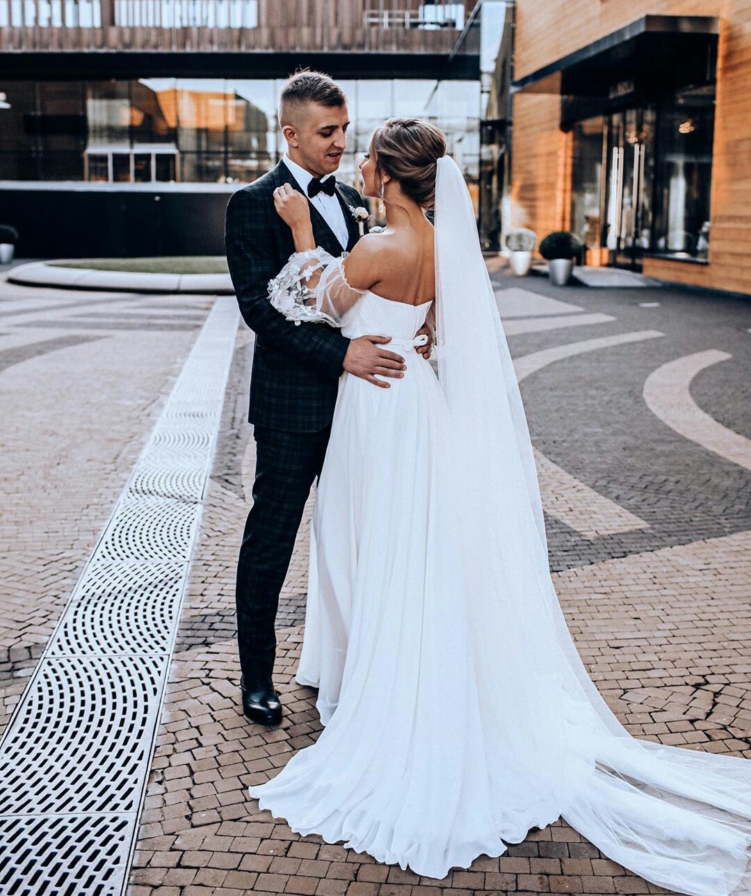 Beach A Line Wedding Dresses Off Shoulder Long Sleeve Appliques Birdal Gowns Sexy Side Split Backless Robes